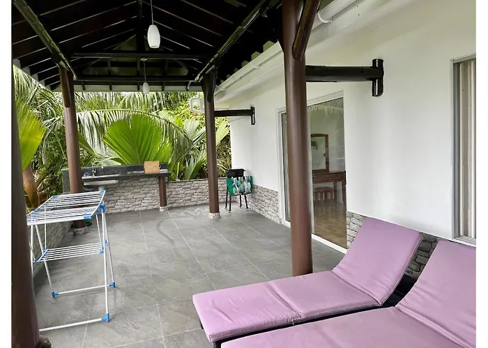Holiday Villa *