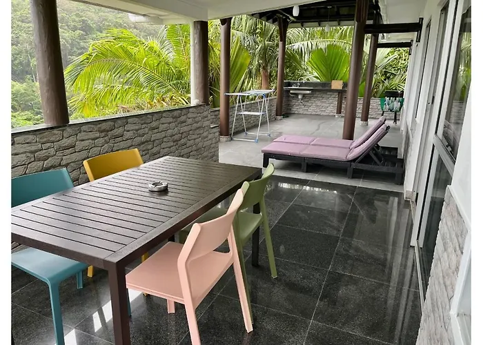 Holiday Baie Lazare (Mahe)